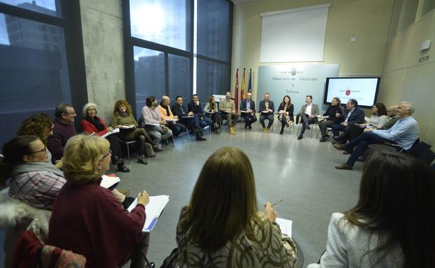 La Consejería propone implantar una hora más de Educación Física y Música en Primaria