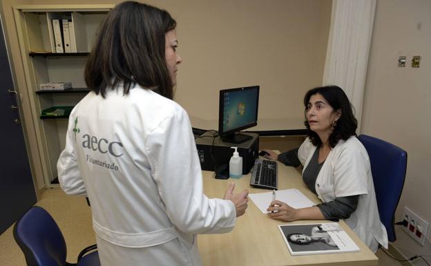 La Arrixaca extiende la atención psicológica a todas las pacientes con cáncer de mama