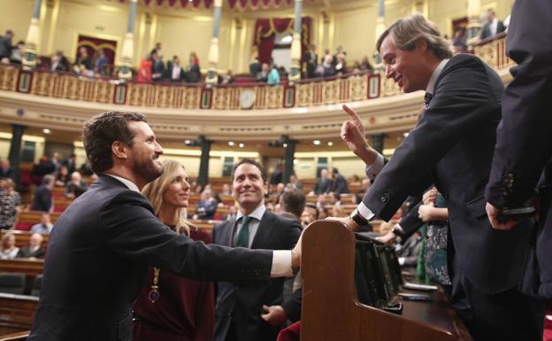 Casado expresa su «confianza» en Alonso a falta de ratificar su candidatura