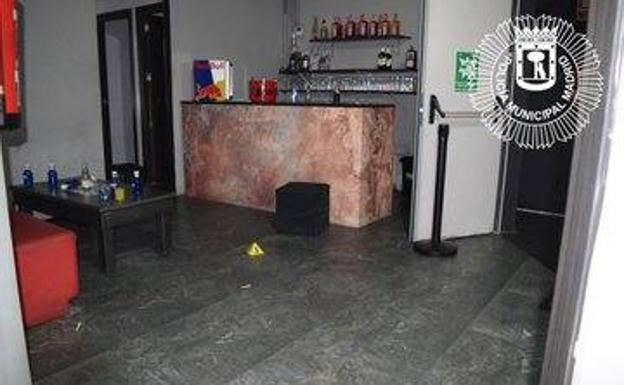 La Policía rescata a 60 personas atrapadas en una discoteca ilegal en Madrid