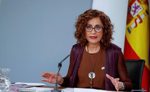 Montero ignora las quejas de las autonomías y da por zanjada la polémica por el IVA de 2017
