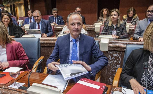 Celdrán expone el Presupuesto de su Consejería en la Asamblea Regional