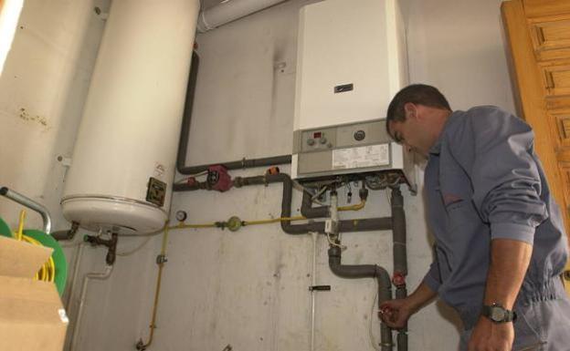 Cruz Roja ayuda a 35 familias de la Región de Murcia a mejorar la eficiencia energética de su casas y a abaratar sus facturas