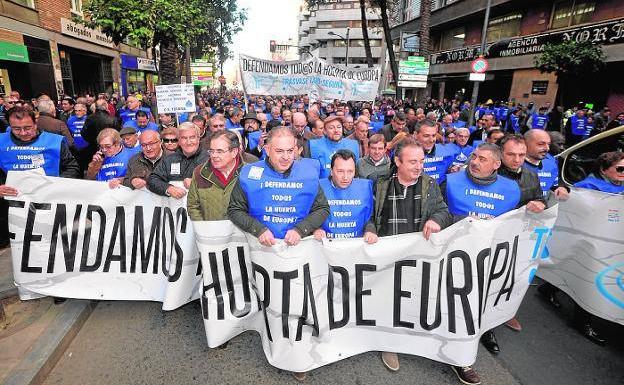 Cooperativas, regantes, sindicatos y exportadores se suman a la protesta agraria en Murcia
