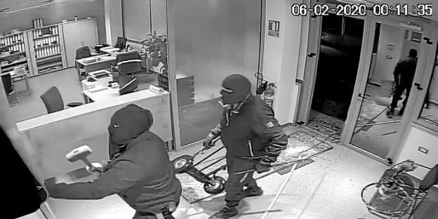 La 'banda del marro' asalta tres naves del polígono industrial de Albudeite