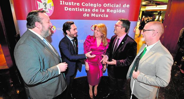 Medallas de Oro de los odontólogos a Feder y al Colegio de Periodistas