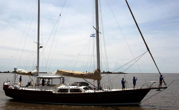 El Pros atraviesa el estrecho de Magallanes rumbo a Valparaíso