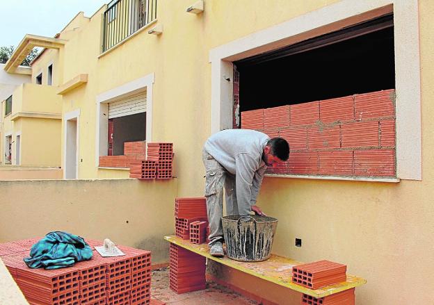 Tapian cinco casas de La Palma para echar a los okupas y los vecinos piden cerrar siete más