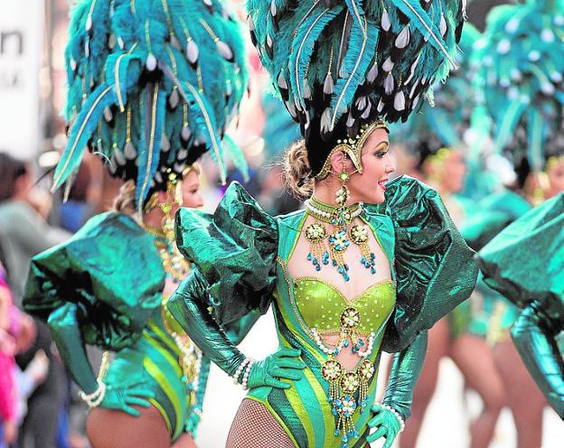 Cuatro días de desfiles cargados de color en Cabezo de Torres