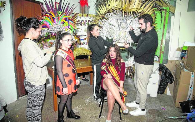 Aradia aspira a disfrutar al máximo en el pasacalles junto a otras setenta comparsas