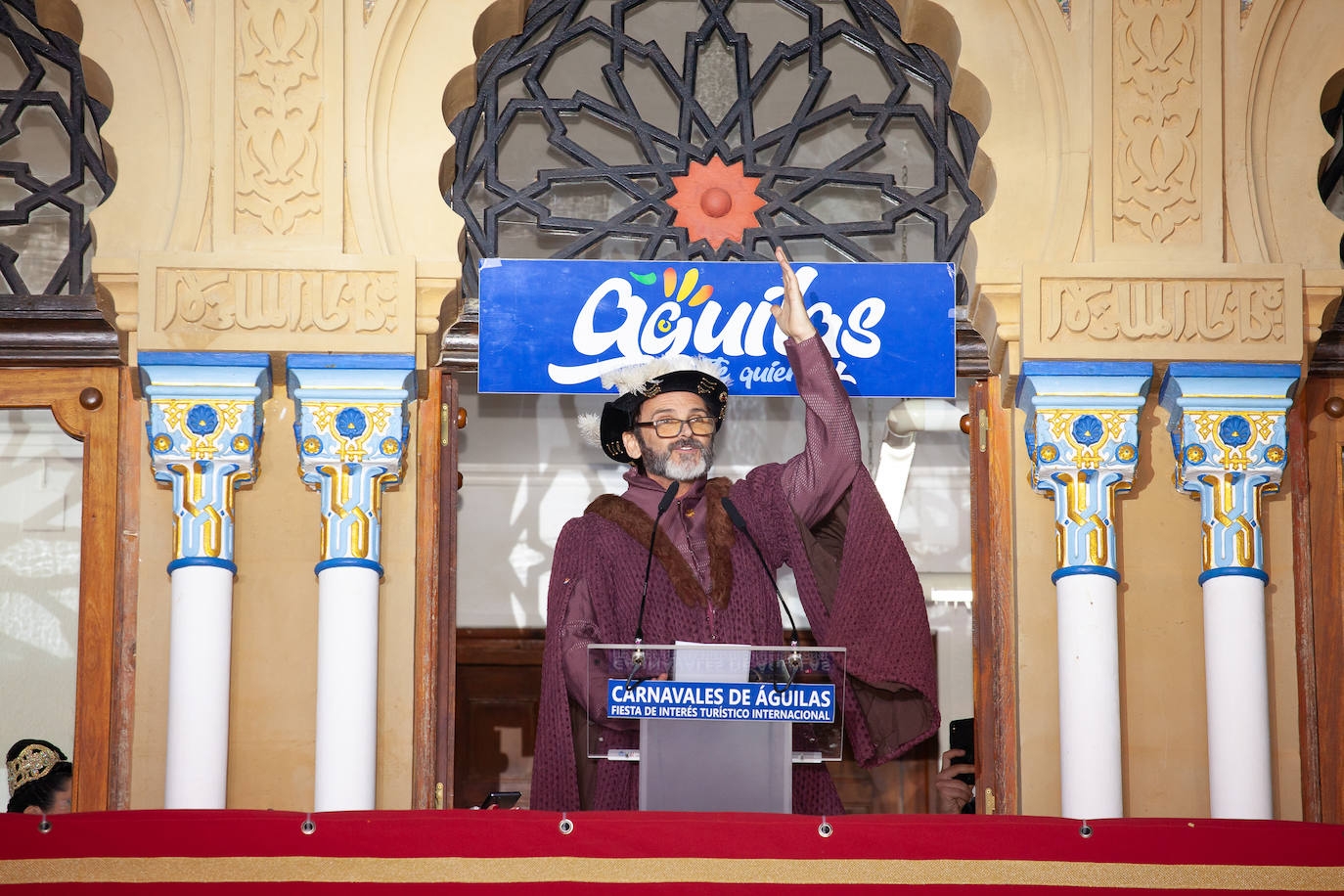 «¡Disfrázate bien o mal, y que viva el Carnaval!»