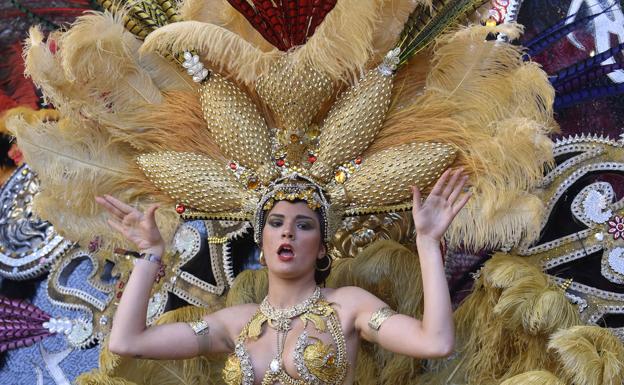 Lujo y parodia en Cabezo de Torres