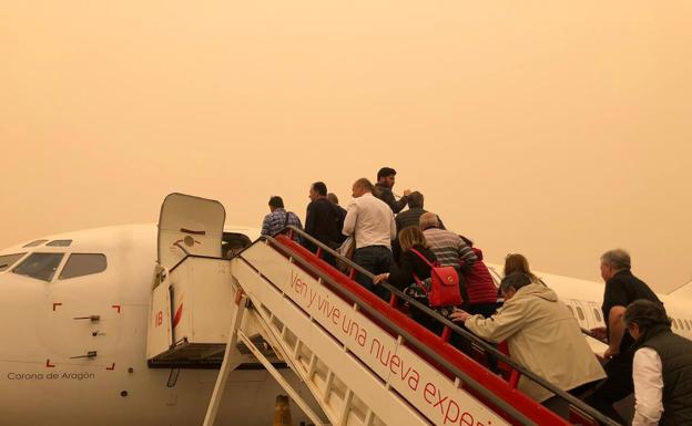 La calima retrasa la vuelta de la expedición sardinera y del alcalde de Murcia de Tenerife