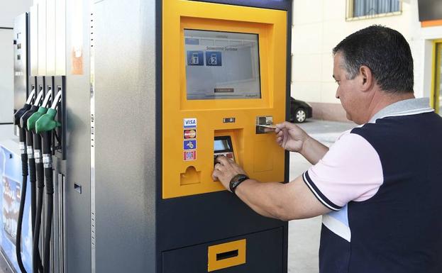 Bruselas obliga a derogar la norma que prohíbe las gasolineras 'low cost' en la Región de Murcia