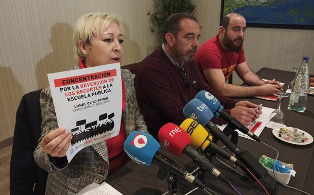 Los docentes se echan a la calle para que se eliminen los recortes