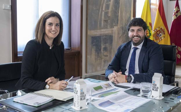 La rehabilitación del Puente de Hierro marca la reunión entre López Miras y la alcaldesa de Archena