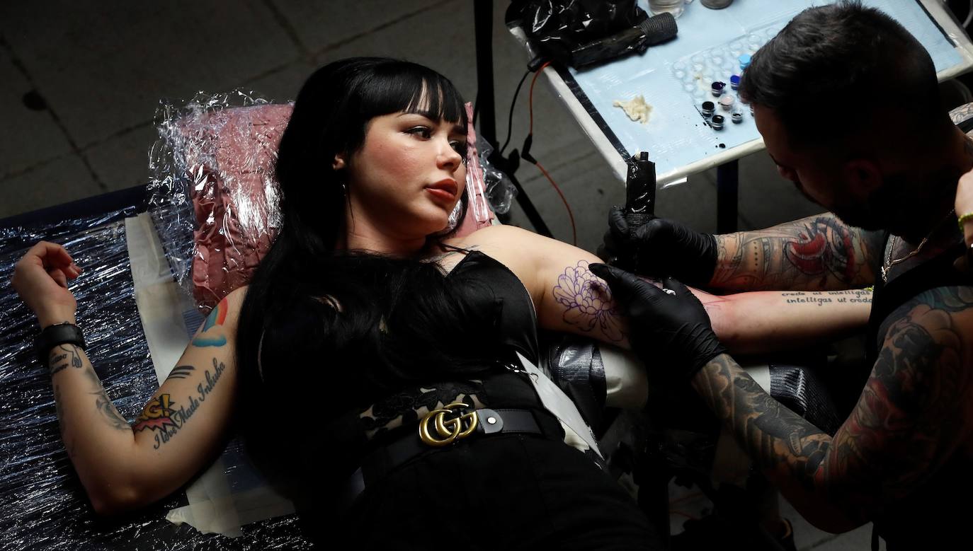 'Pura Aguja', arte sobre la piel