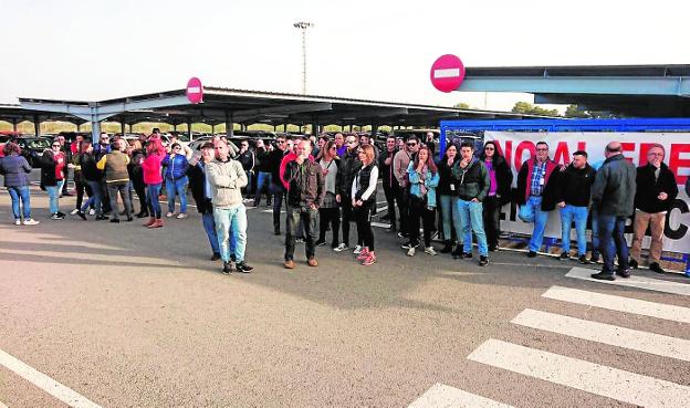 Los trabajadores de Sabic paran durante quince minutos contra el ERE de la saudí