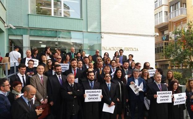 Nueva protesta de los abogados por los impagos en el turno de oficio