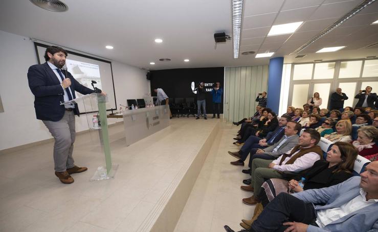 López Miras inaugura en Fuente Álamo 'El trabajo diario de la mujer ganadera'