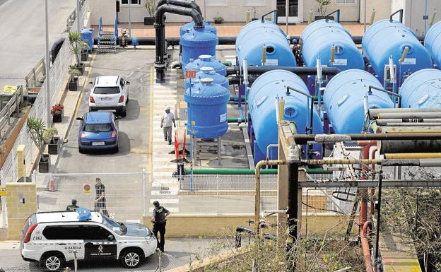 El juzgado que investiga a Valcárcel incorpora a la Comunidad como responsable civil subsidiaria de la desaladora