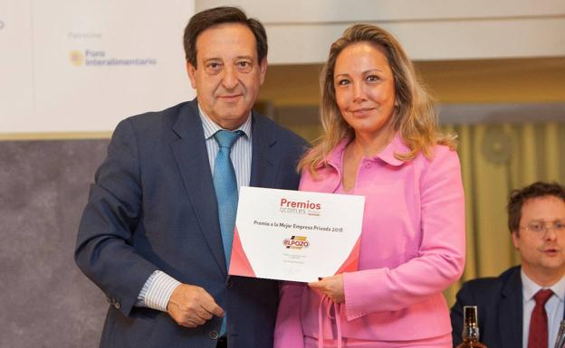 El Pozo Alimentación recibe el premio de la publicación Qcom.es a la Mejor Empresa Privada