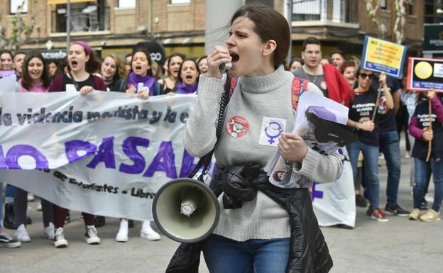 Los estudiantes protestan en Murcia por una «ofensiva salvaje contra los derechos conquistados»