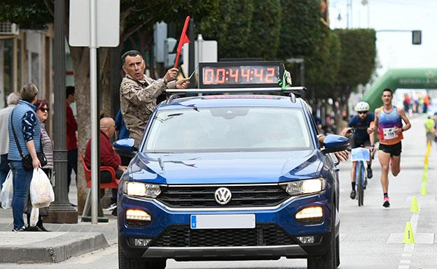 Huertas Motor Volkswagen sube las revoluciones en la Carrera Base Aérea de Alcantarilla