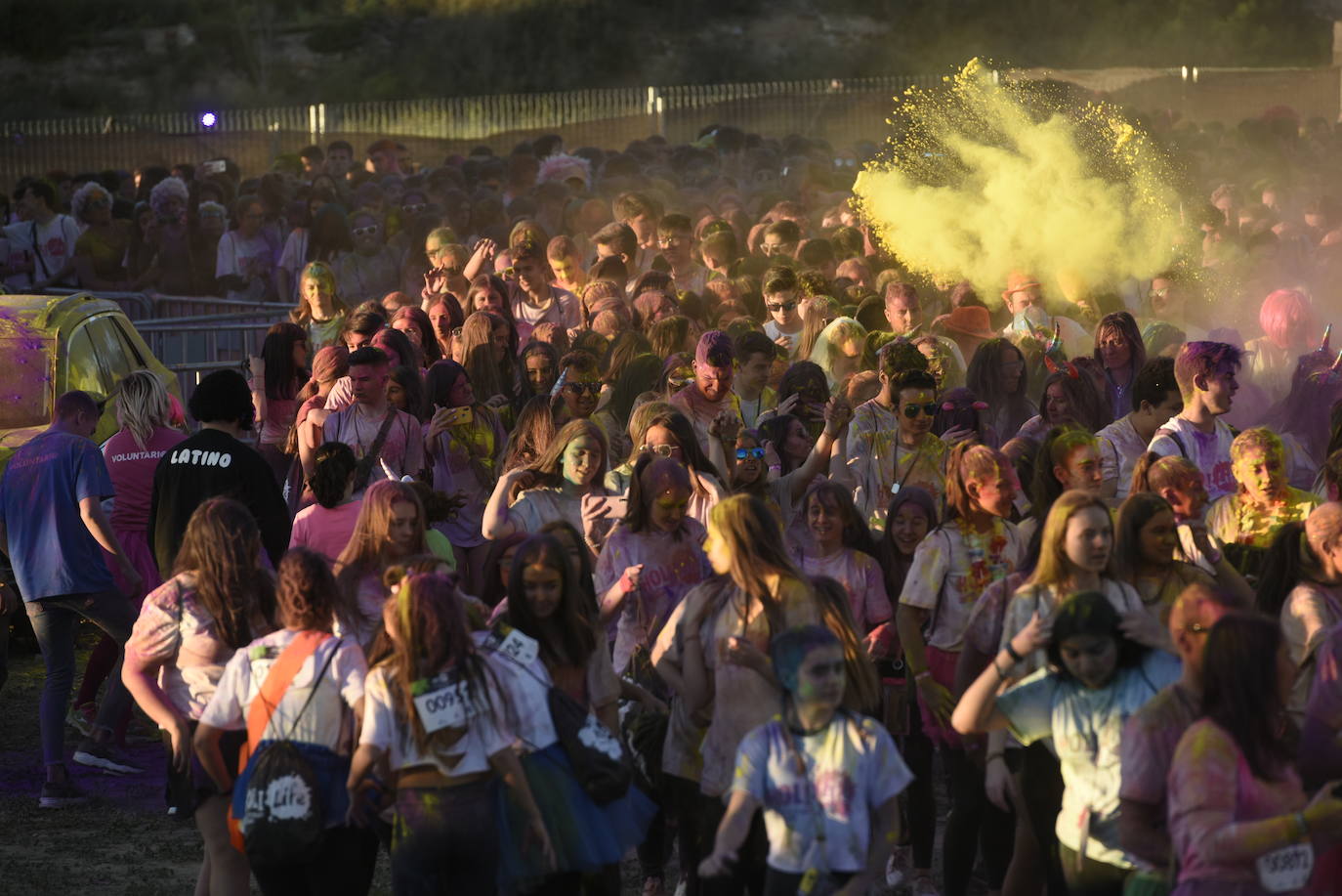 Cabezo de Torres despide su carnaval con una explosión de color