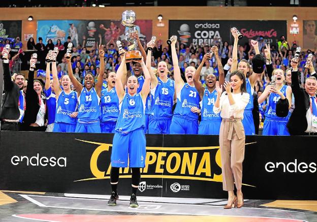 Laura Gil levanta otra Copa