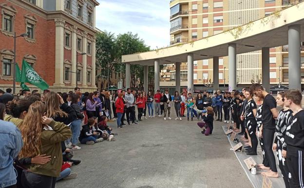 La Policía Nacional identifica a una veintena de estudiantes por impedir el acceso a La Merced