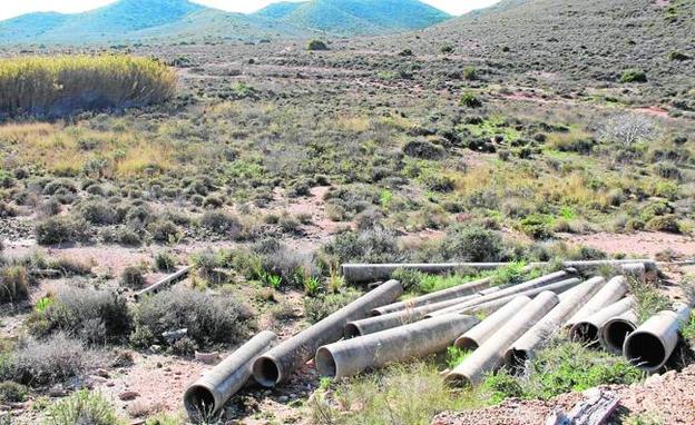 Ordenan a Potalmenor sacar toda su uralita de Calblanque