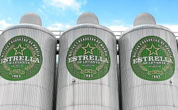 Estrella de Levante envía 25.000 litros de alcohol a la semana para fabricar mezcla hidroalcohólica