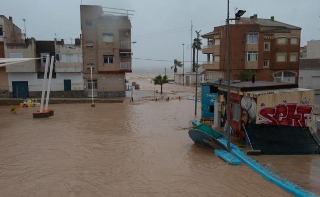 La lluvia golpea la Región en plena crisis sanitaria e inunda otra vez Los Alcázares