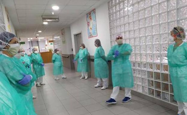 Un médico y cuatro enfermeros cubren ya las bajas del personal sanitario del centro de Churra