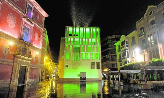 Murcia se ilumina de verde para homenajear a quienes luchan contra el virus