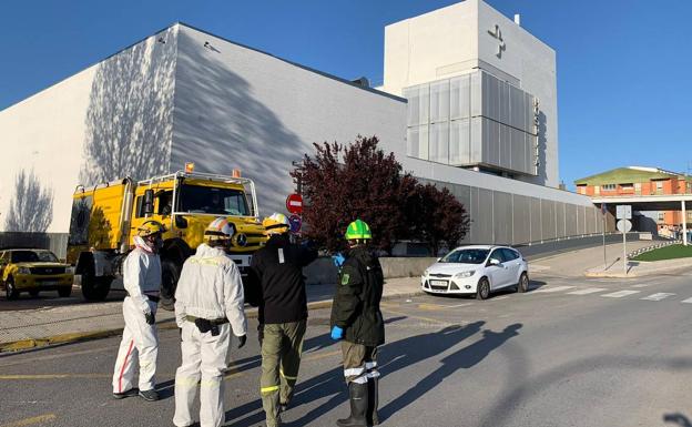 Limpian y desinfectan puntos estratégicos de Jumilla y Yecla para detener los contagios por Covid-19