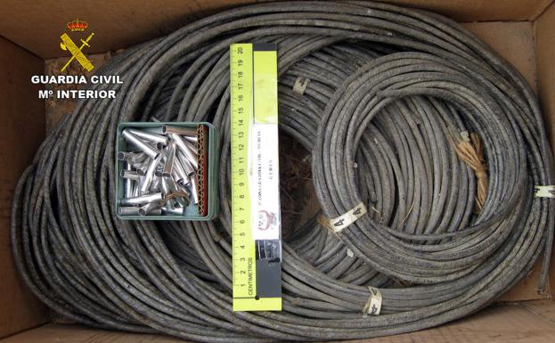 La Guardia Civil destruye material pirotécnico y explosivo encontrado en una vivienda en Pliego