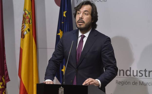 La Consejería alega que «la complicada agenda» retrasó su respuesta sobre los ERTE al Ministerio