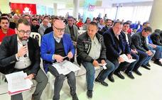 A la izquierda, Enrique López y Manuel Sánchez-Guerrero Melgarejo, de los Accionistas Minoritarios, en la última junta grana./VICENTE VICÉNS / AGM