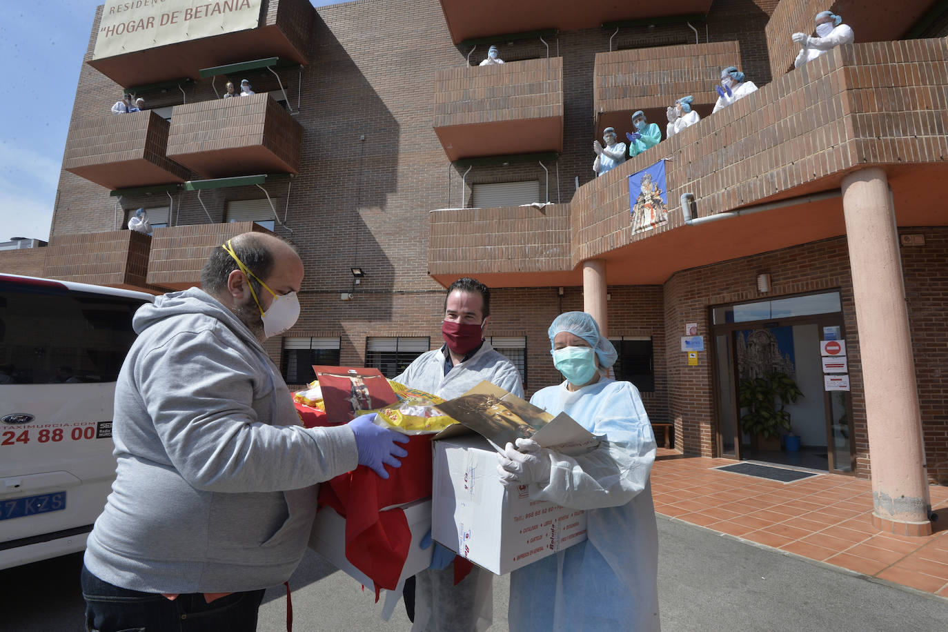 Procesión solidaria de los 'coloraos'