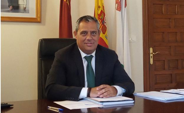 El alcalde de Pliego: «El coronavirus nos ha puesto a prueba; es una situación seria y difícil»