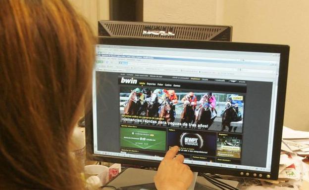 Cartagena inicia una campaña para evitar que los jóvenes abusen de las apuestas 'online'