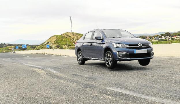 Parcheo de emergencia en la 'autovía del bancal' al agravarse su deterioro