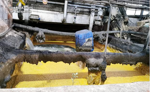 Descubren una empresa de El Raal que vertía residuos industriales a un azarbe