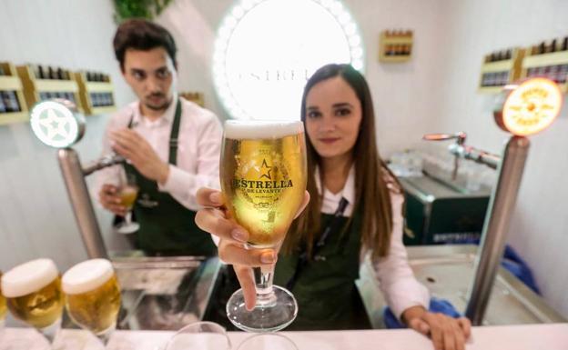 Estrella de Levante repondrá la cerveza que dispensaban los bares cuando cerraron