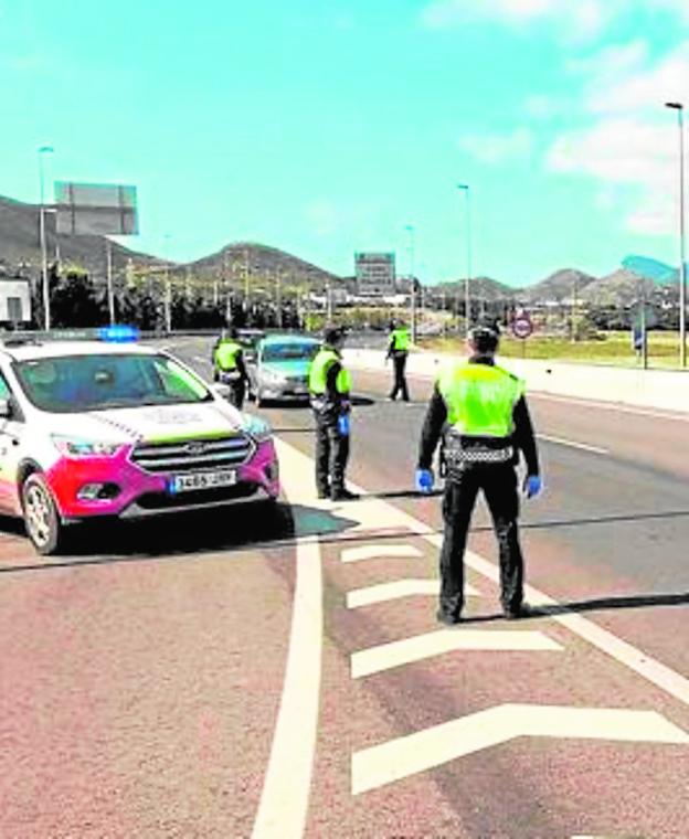 Castejón pide ayuda para que no le 'estalle' el puente de mayo