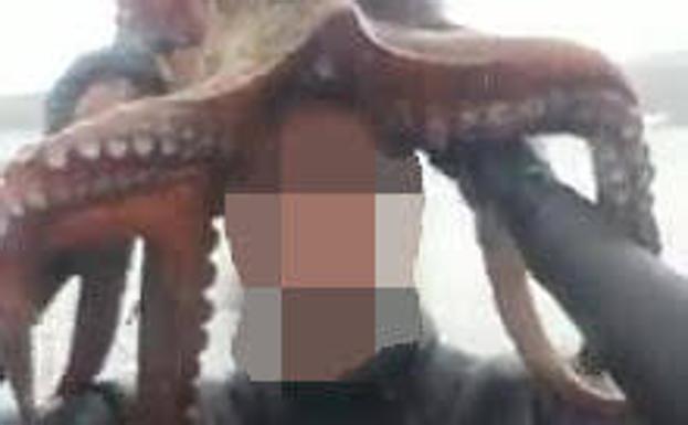 Sorprenden en Águilas a un buceador furtivo tras alardear en redes sociales