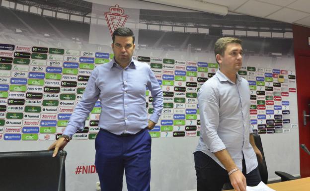 El Real Murcia deja «en suspenso» las renovaciones de Adrián Hernández y Julio Algar