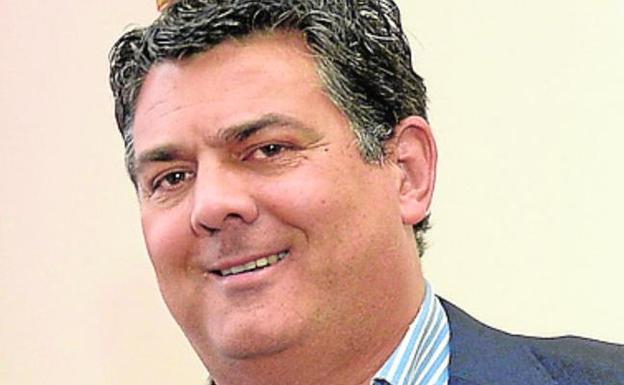 El Consejo del Murcia aparca las renovaciones de Algar y Adrián